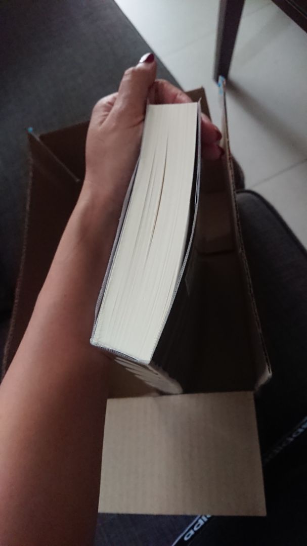 Sách dày lắm mình ko review nội dung nổi :)))
Bản thân cuốn này mới in 2019
Sách mới bìa đẹp book care chuẩn
Tiki giao hàng nhanh
Thấy các cmt trước bảo sách cũ nên hơi hồi hộp nhưng cuối cùng rất ưng ý