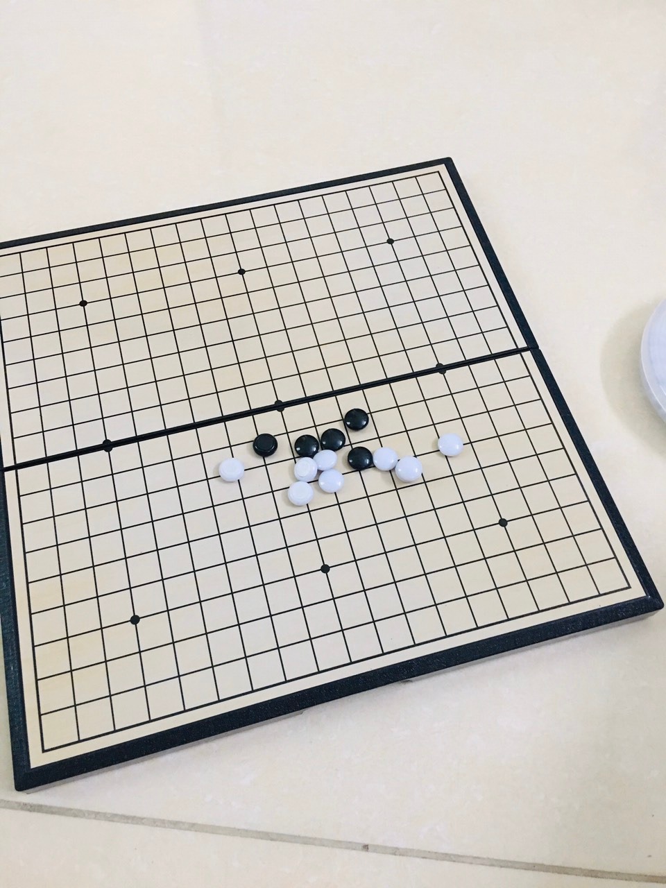 Hàng màu sắc chuẩn đẹp, cứng cáp. Quân cờ tuy hơi nhỏ nhưng mà bám chắc. chất lượng được, giao hang nhanh!