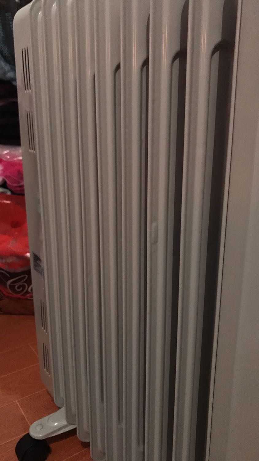 Máy nhìn cũng tạm ổn nhưng có mấy lỗi nhỏ này nhà sản xuất trả lời xem có cho đổi lại ko coa ảnh hưởng gì ko