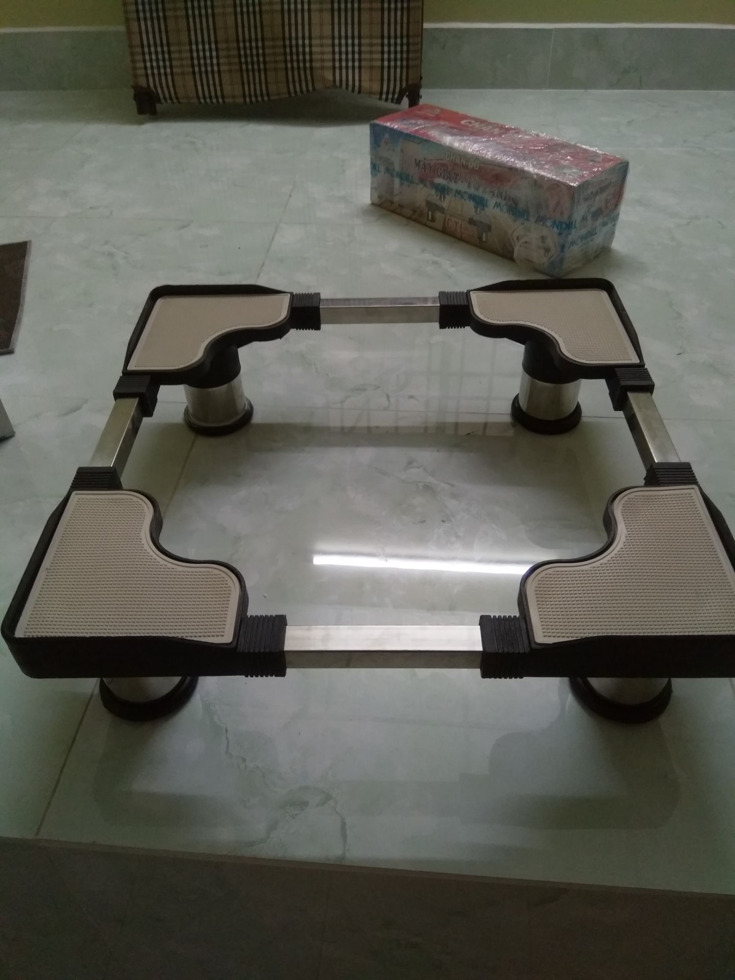 sản phẩm mình mua là hàng Việt Nam nha , lớn 350k , nhỏ 250k , chắc chắn , giống hình .