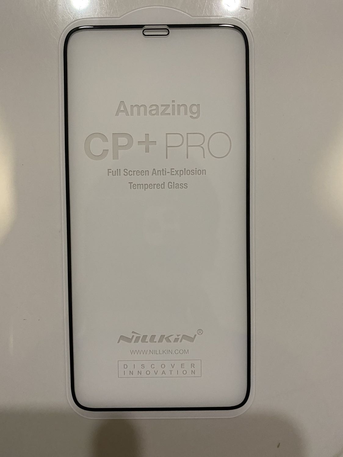 Có mã số để check hàng chính hãng trên nillkin, bộ sản phẩm đầy đủ. Vuốt chạm khá là mượt nha mọi người
