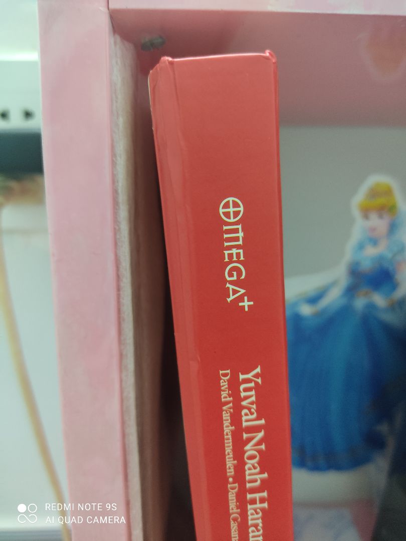 nói chung là mua sách Tiki nhiều lần lắm rồi và lần nào cũng ko có nỗi 1 miếng chống sốc, và giờ quyển sách mình yêu thích lại bị bẹp gáy hết, mình mới vừa kéo ra tí cho đỡ mất thẩm mĩ, phần dưới thì dư ra 1 khúc