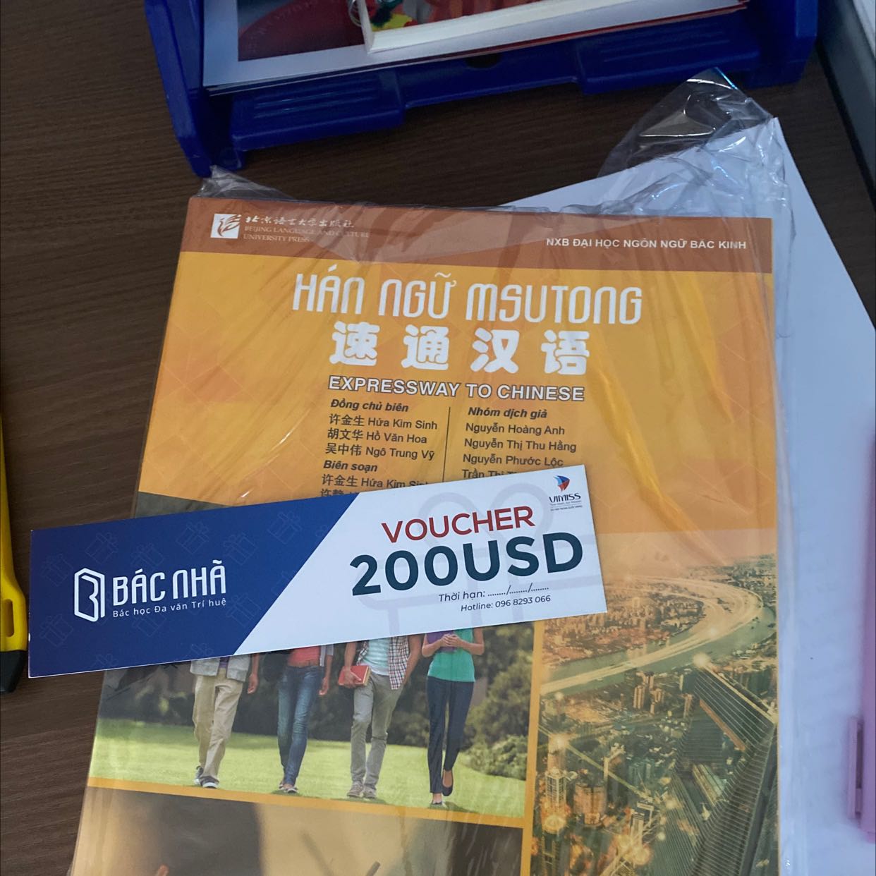 Đóng gói cẩn thận nha, giao hàng đúng hẹn, sách mới toanh k bị móp méo gì, về nội dung mình học xong sẽ feedback sau nha.