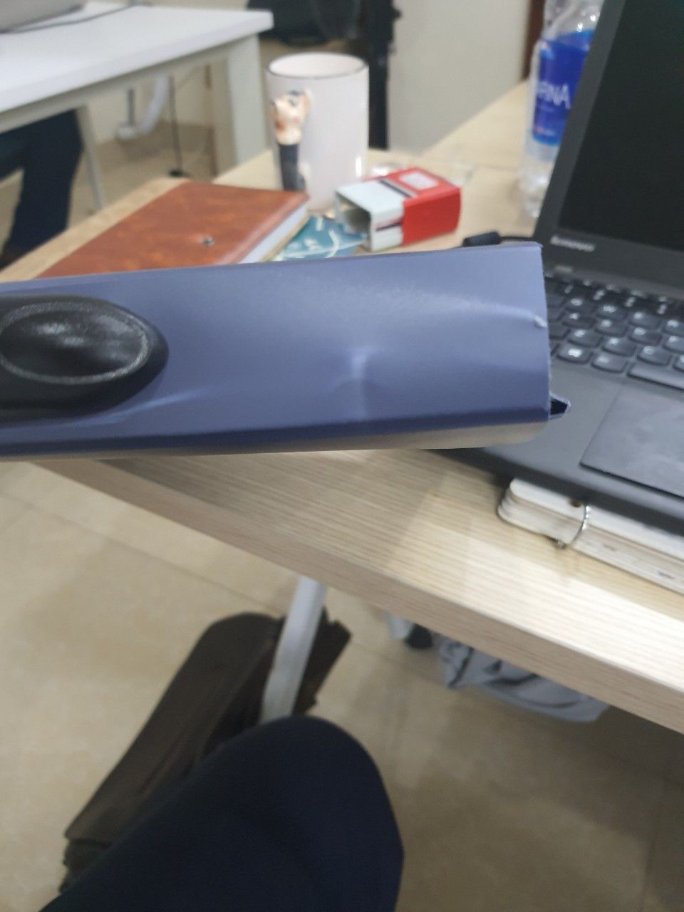 sản phẩm giao bị gẫy mong shop đôi sp khác và cho mình cặp mầu đỏ