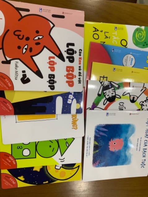 Bộ sách màu sắc sống động, hình ảnh rõ nét, bo tròn các cạnh. Bé rất thích, cười suốt và vui vẻ khi có thêm câc bạn mới thông qua bộ sách. Rất hữu ích 👍 Bộ sách màu sắc sống động, hình ảnh rõ nét, bo tròn các cạnh. Bé rất thích, cười suốt và vui vẻ khi có thêm câc bạn mới thông qua bộ sách. Rất hữu ích 👍