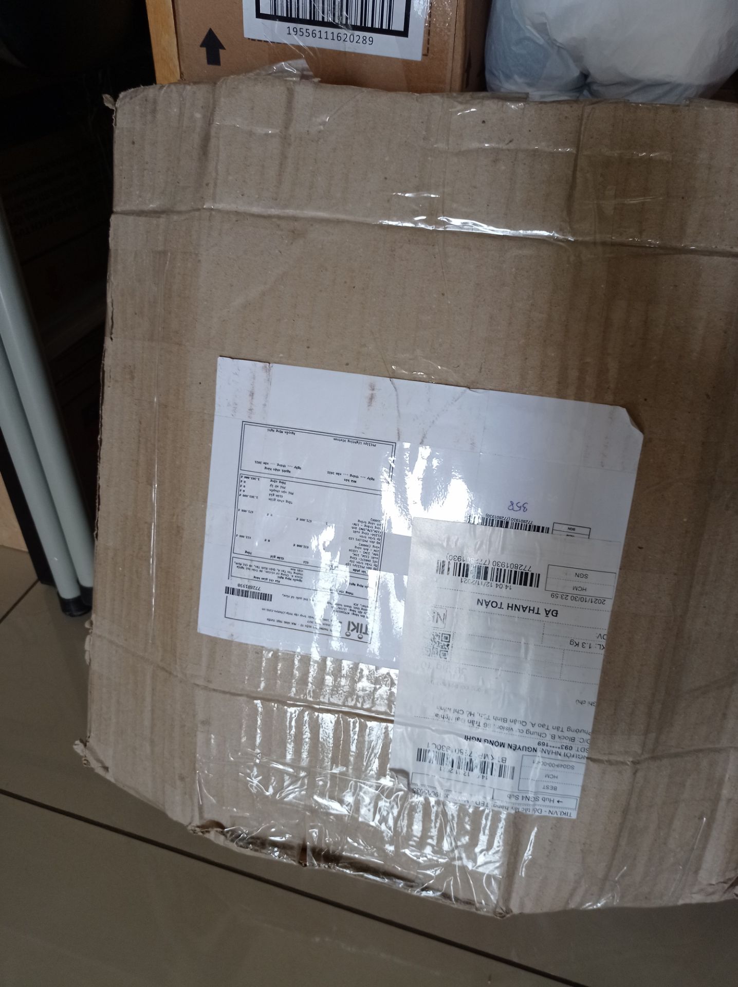 đóng gói cẩn thận. hàng đúng như hình. chưa lắp nên chưa có hình chiếu sáng