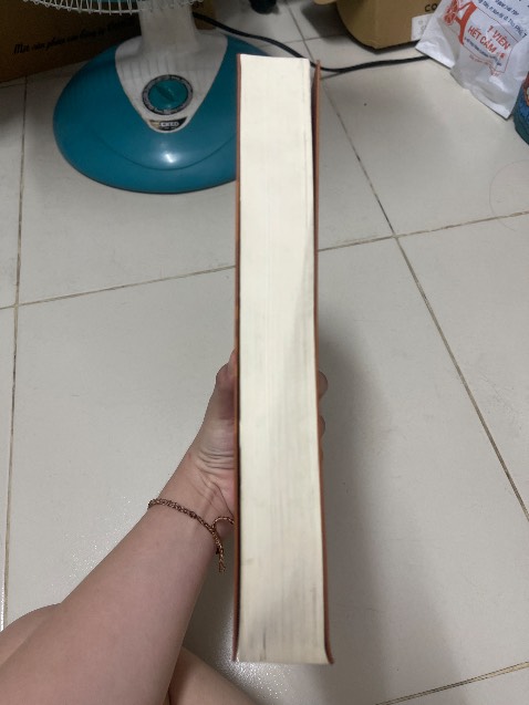 Sách k có nổi một cái seal đã vậy còn rất dơ mong hãng xem lại chất lượng