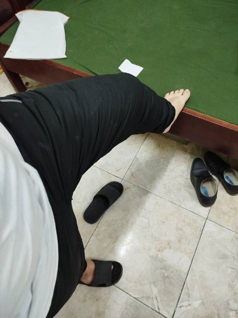 Chất liệu tốt, kiểu dáng và kích cỡ khá ổn. Tuy nhiên mình mua cỡ 4XL là cỡ to nhất mà cũng chỉ vừa với mình (1m64-80kg) nếu gặp người béo hơn thì quần này sẽ chật. Cá nhân mình mặc thì thấy đũng quần hơi thấp, nên việc dạng chân khi ngồi ăn cơm hay leo lên yên sau xe máy sẽ bị ảnh hưởng, dễ rách. Phù hợp với nữ giới hơn nam giới vì phom quần nhỏ