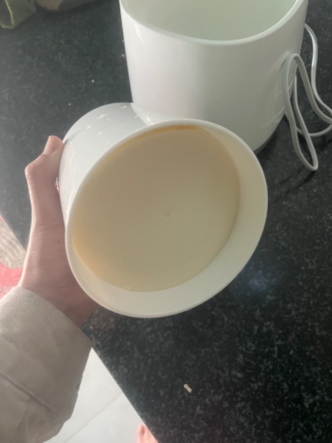 Mọi người cmt bảo máy nóng, mình cắm điện 8h thấy có nóng máy đâu, làm ra thì thấy khá là đep, bỏ tủ lạnh múc miếng ăn, hôm sau thì thấy có ra nước Mọi người cmt bảo máy nóng, mình cắm điện 8h thấy có nóng máy đâu, làm ra thì thấy khá là đep, bỏ tủ lạnh múc miếng ăn, hôm sau thì thấy có ra nước