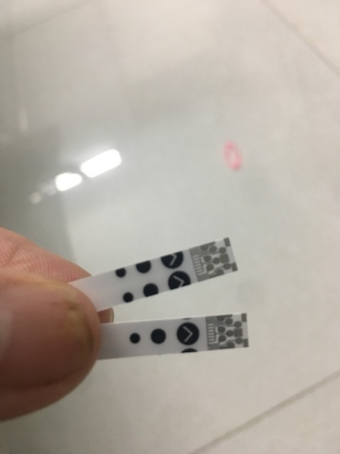 Hộp k có nhãn phụ tiếng Việt, que *** có chấm trên thân khong nhất quán. Tuy nhiên vẫn sử dụng được. Không rõ độ chính xác cao không nhưng đối với tôi vẫn dùng được