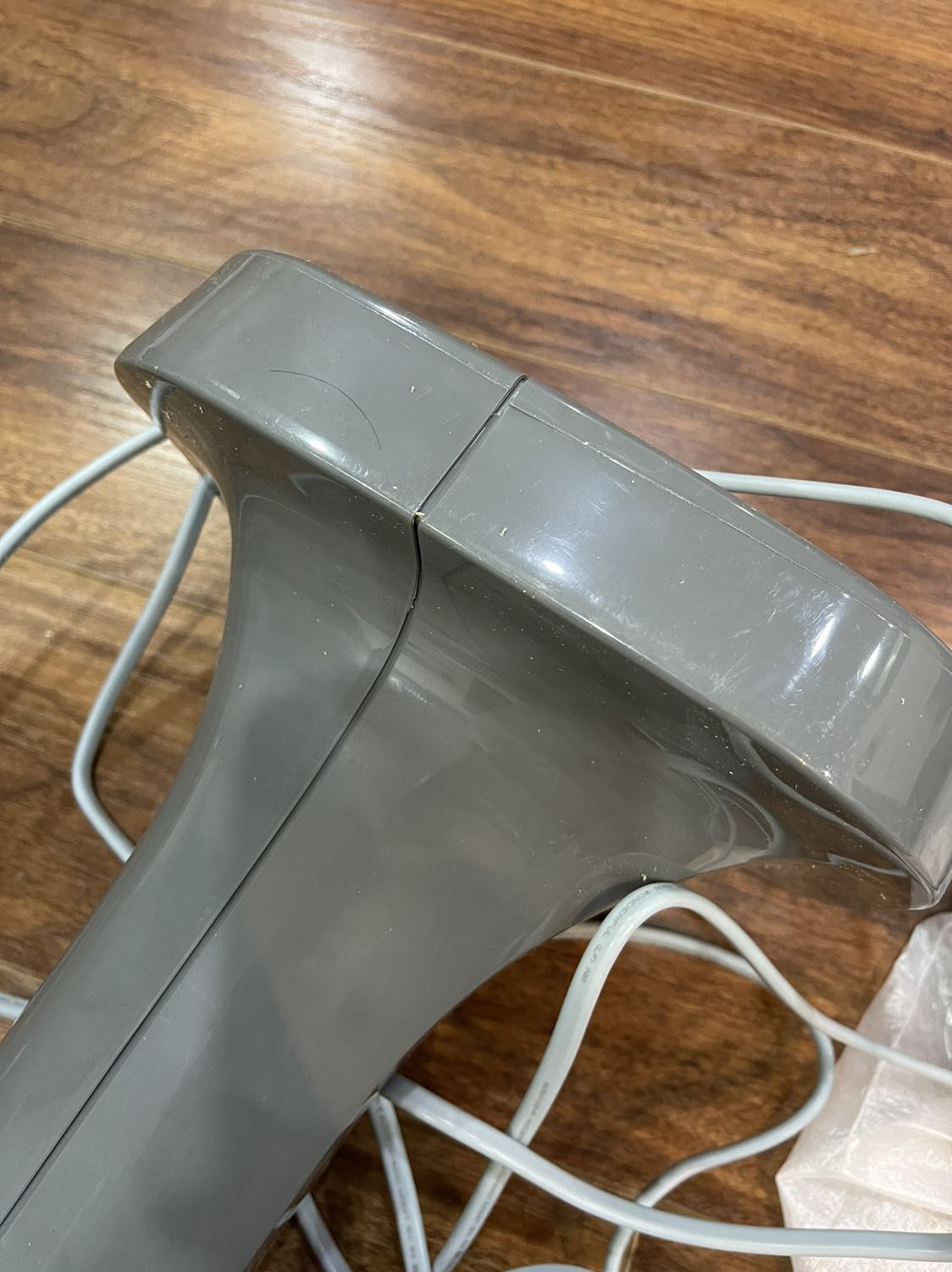 Tôi mua quạt mới nhưng nhận được thùng đóng lại chứ không phải thùng nguyên, bên trong pack rất cẩu thả. Quạt xước tùm lum.