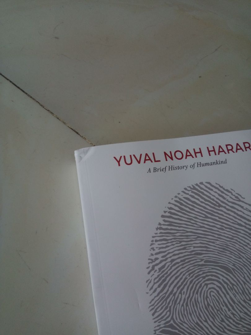 nội dung sách hay lý giải thiết phục người đọc , Tuy nhiên phần đóng gói quá tệ , sách không được chèn mút xốp nên đã làm các góc cạnh bị hư hỏng làm giá trị của sách . Tôi đề nghị lần sau tiki chèn mút xốp vào , phí phát sinh tôi trả .