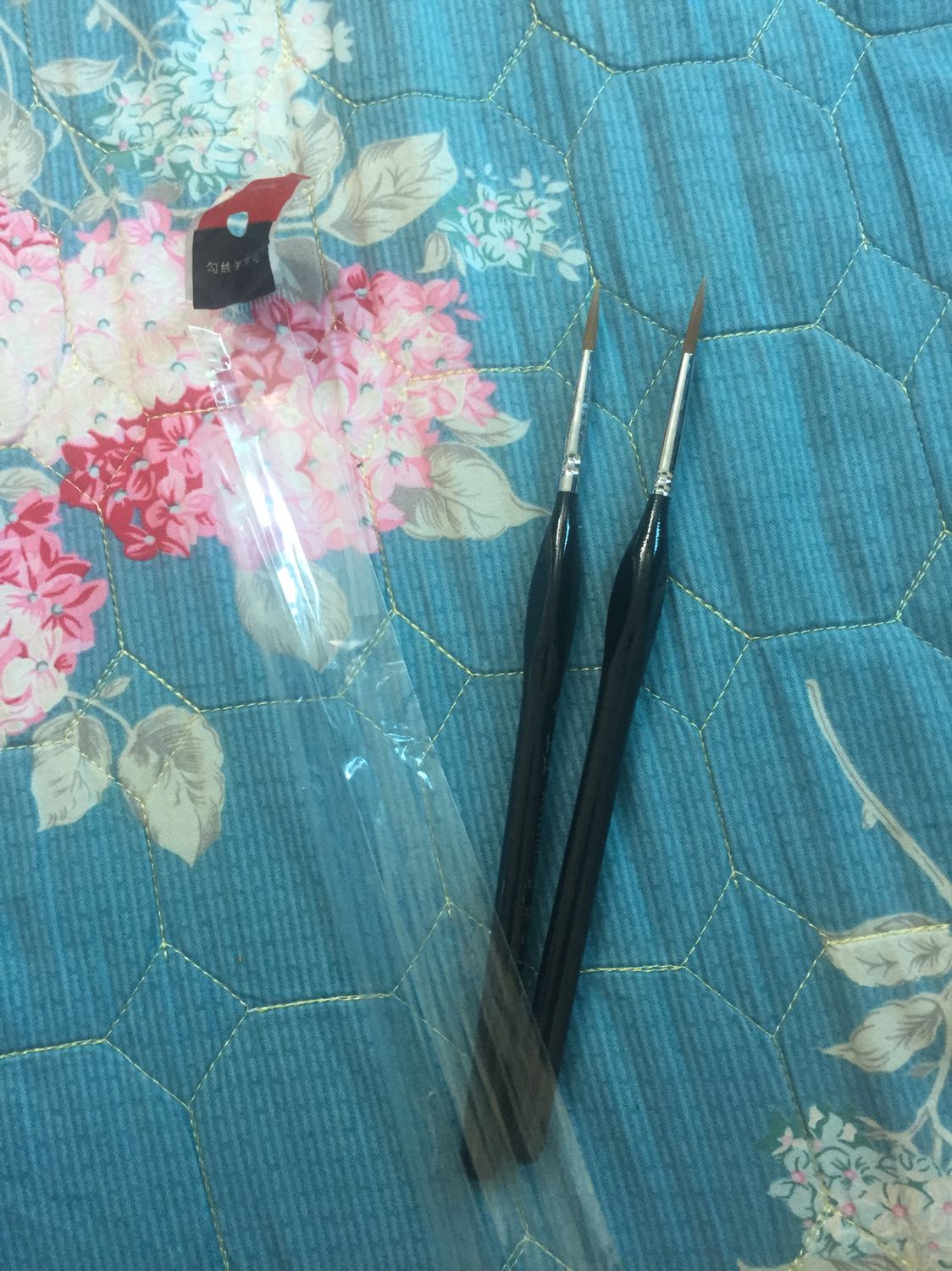 Giá ổn
Sp giống hình
Bút cầm chắc chắn lắm ạ
Được tặng kèm sticker(+1)
Giao nhanh