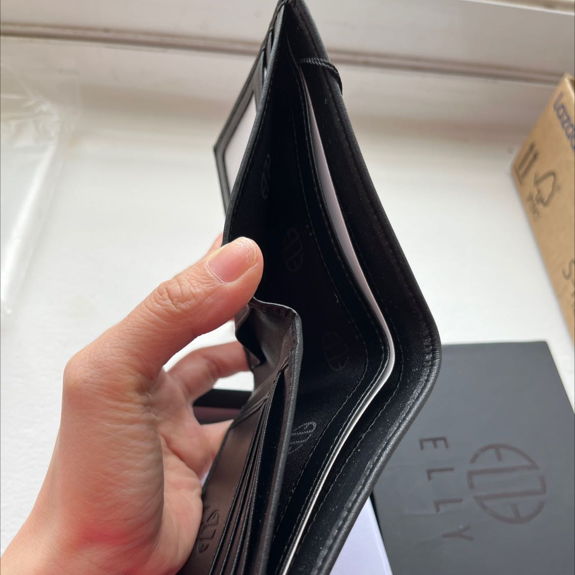 Giao hàng hoei lâu, giá mềm, ví mỏng nhẹ, da mềm