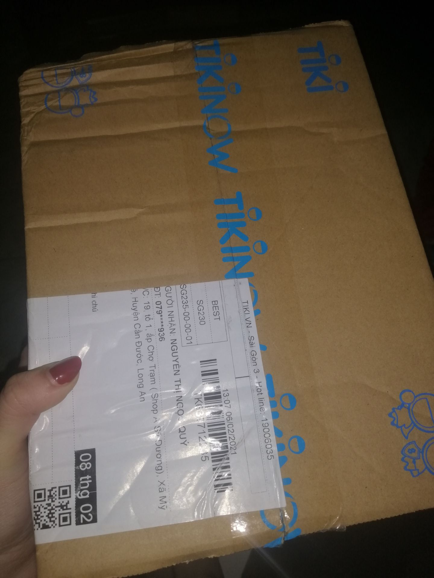 Đóng gói kỹ, k bị móp truyện, đã v shipper cũng dthuong nữa