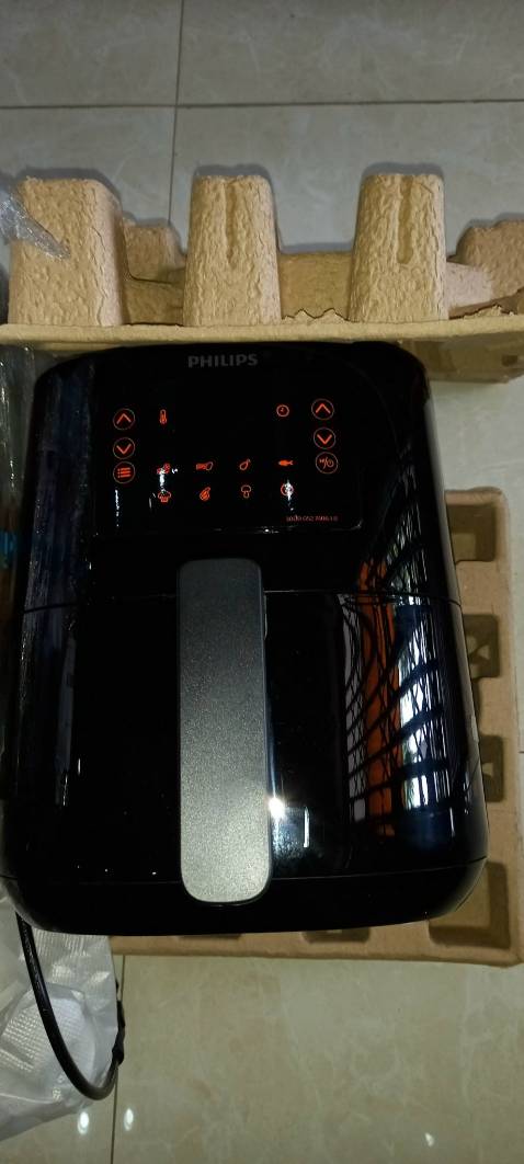 Giao đúng như hình quảng cáo. Rất hài lòng. Sử dụng đc 2 ngày: chiên khoai tây French Fries kiểu Pháp, chiên tàu hủ. Sp tốt, giá cả phải chăng giảm giá 2,3tr. Vừa cho gđ 2-3 ng. Các bạn nên mua để ăn giảm dầu mỡ. Vành Khuyên cũng dùng nồi tương tự. Dù Made in China, nhưng hàng HàLan nên chất lượng tương đối tốt. Cho shop 5 sao.  
GH từ tế, bao bì cẩn thận.