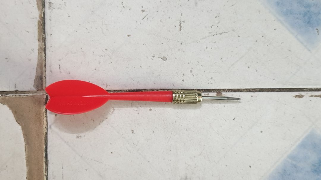 Đóng gói cẩn thận, đầy đủ chi tiết.
Nhưng bảng tiêu bằng GỖ VÁN ÉP, khi phóng tiêu khó giữ tiêu lại trên bảng.
6 cái tiêu đều bị cong vẹo từ phần thân nhựa đến phần mũi kim loại. Đóng gói cẩn thận, đầy đủ chi tiết.
Nhưng bảng tiêu bằng GỖ VÁN ÉP, khi phóng tiêu khó giữ tiêu lại trên bảng.
6 cái tiêu đều bị cong vẹo từ phần thân nhựa đến phần mũi kim loại.