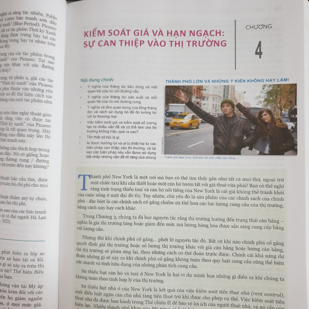 Sách hay và đáng mua, không uổng danh tác giả là chủ nhân duy nhất của giải Nobel kinh tế 2008. Người đọc có thể chưa học qua kinh tế nhưng đọc chậm trãi thì cũng hiểu được các kiến thức cơ bản của Kinh tế học. Mỗi phần tác giả đều đưa ra các tình huống thực tế và câu hỏi thực hành để nắm chắc và dễ hiểu hơn về kiến thức đã đọc.
Sách được in màu hoàn toàn và đóng quyển cẩn thận. Sách hay và đáng mua, không uổng danh tác giả là chủ nhân duy nhất của giải Nobel kinh tế 2008. Người đọc có thể chưa học qua kinh tế nhưng đọc chậm trãi thì cũng hiểu được các kiến thức cơ bản của Kinh tế học. Mỗi phần tác giả đều đưa ra các tình huống thực tế và câu hỏi thực hành để nắm chắc và dễ hiểu hơn về kiến thức đã đọc.
Sách được in màu hoàn toàn và đóng quyển cẩn thận.