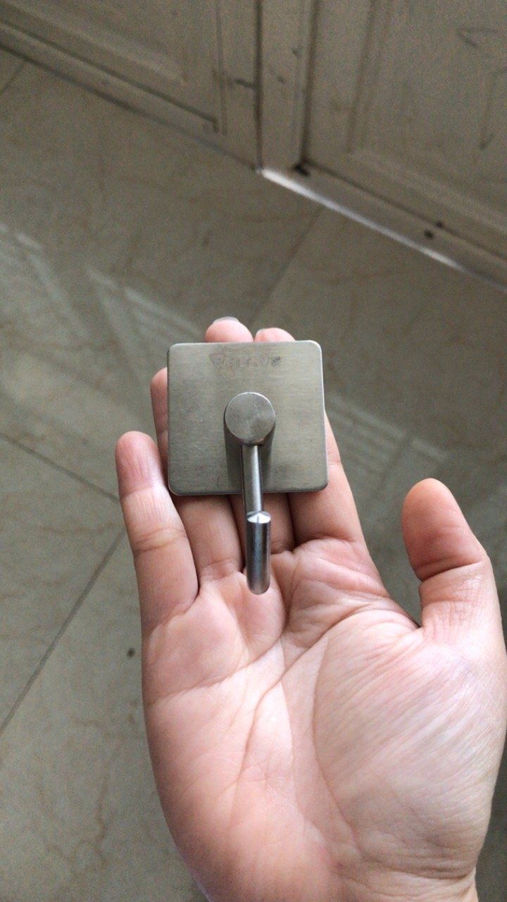 chất liệu cứng cáp bám dính tốt, chắc phải mua thêm vài cái dùng mới đủ