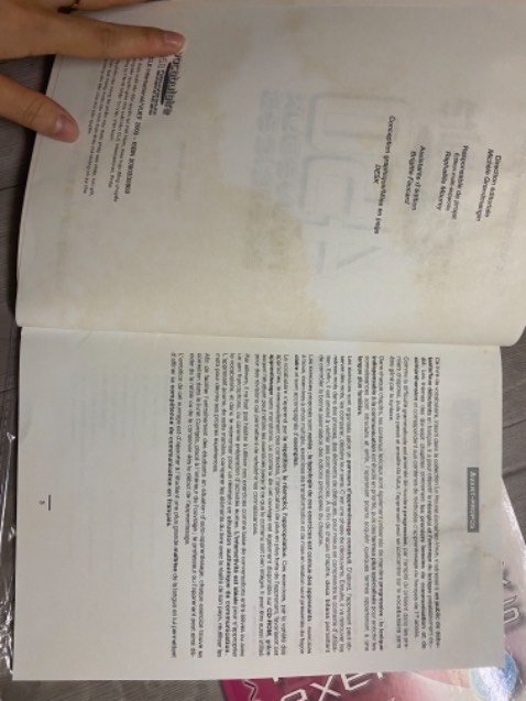 Sách bị thấm nước mà vẫn giao đến người mua. Tệ