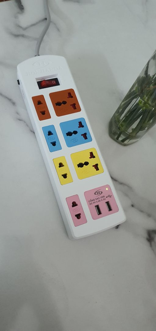 Giao nhầm loại ổ điện cho mình với giá rẻ hơn vài chục nghìn. Mình mua loại đắt nhất 330 nghìn. Nhà mình bận đi làm nên không đổi trả luôn. Trải nghiệm không tốt.