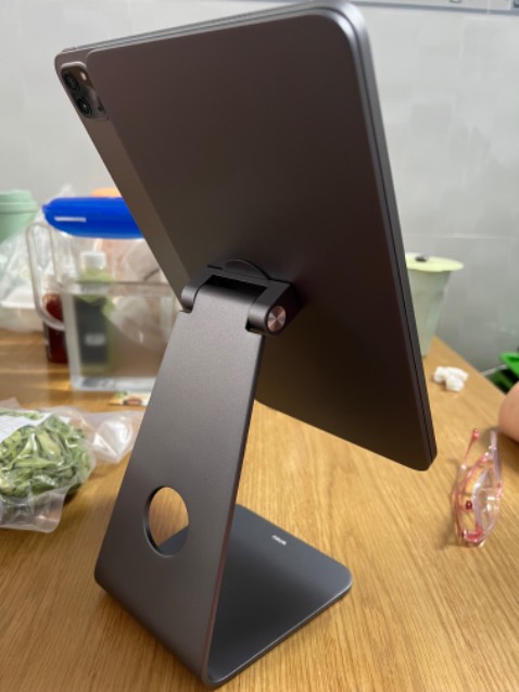 Thiết kế đẹp, gọn gàng, tinh xảo
Hít ipad chắc chắn.
Ủng hộ