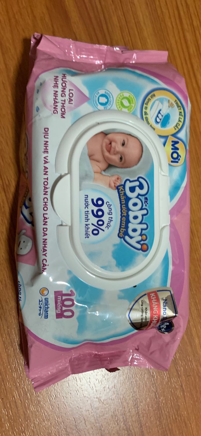 Sản phẩm rất tốt: chất liệu vải mềm mịn, hương thơm dịu nhẹ. Sản phẩm rất đáng dùng cho làn da mỏng của bé. Rất hài lòng với sản phẩm. Ủng hộ shop.