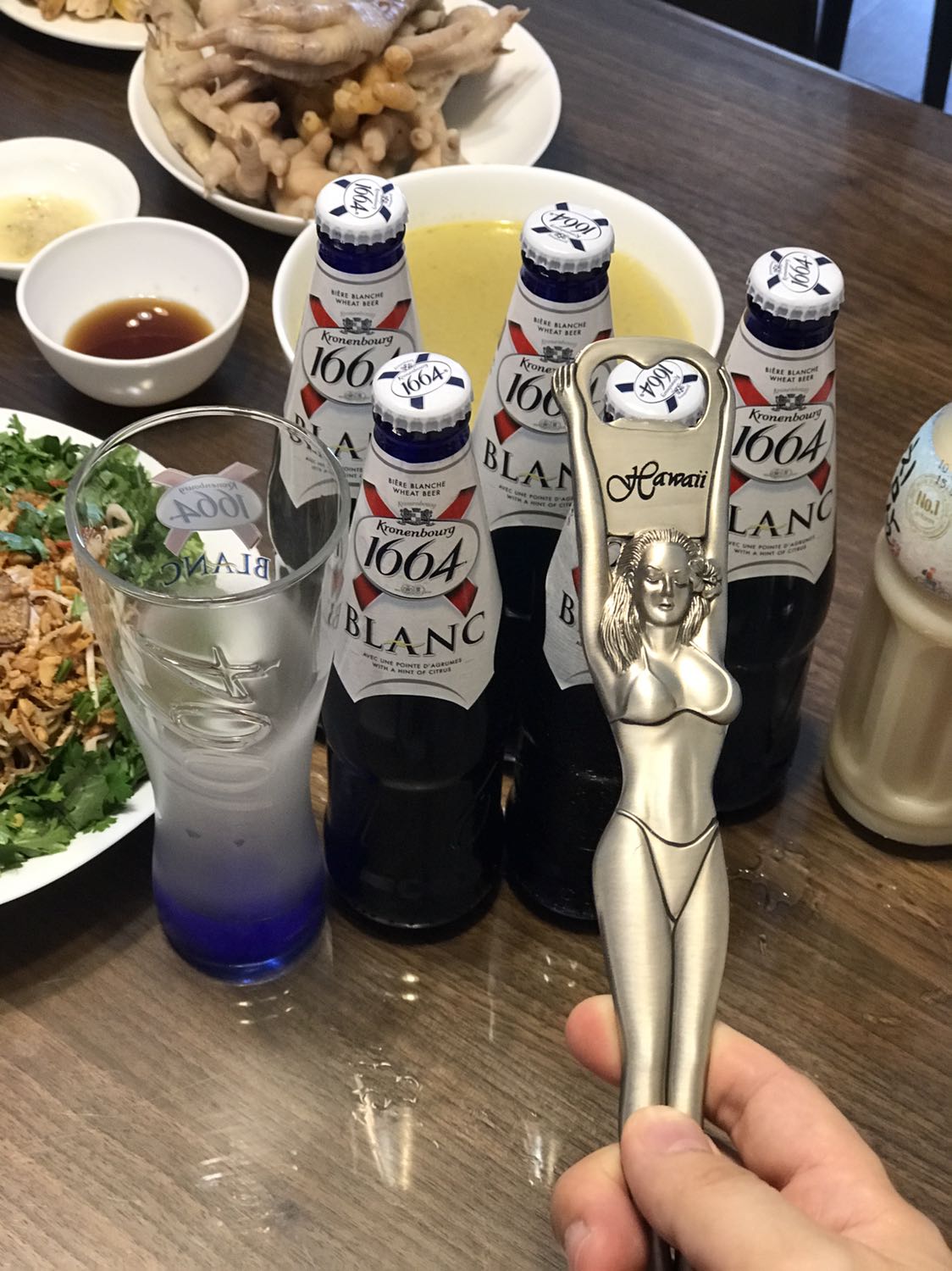 Giao hàng sớm hơn dự kiến, cộng điểm.
Đóng gói cực kỳ cẩn thận, cộng điểm.
Quà tặng cực kỳ đẹp, rất thích.