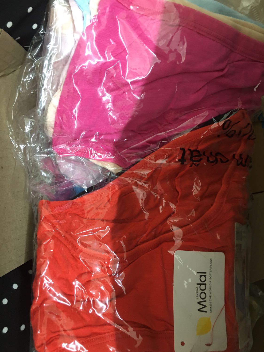 Nhà cung cấp *** khách hàng , hình web một hình đưa hàng một kiểu . Đã yêu cầu TiKi cho trả hàng . Không bao giờ mua ở shop này nữa