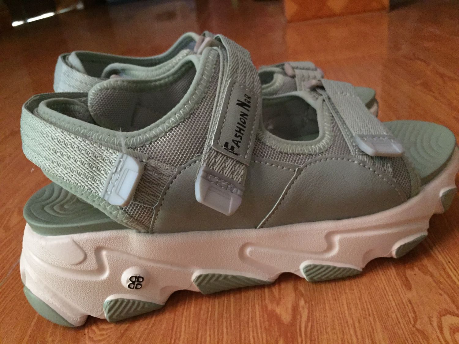 Giao hàng nhanh hàng đúng mẫu đóng gói gọn gàng?