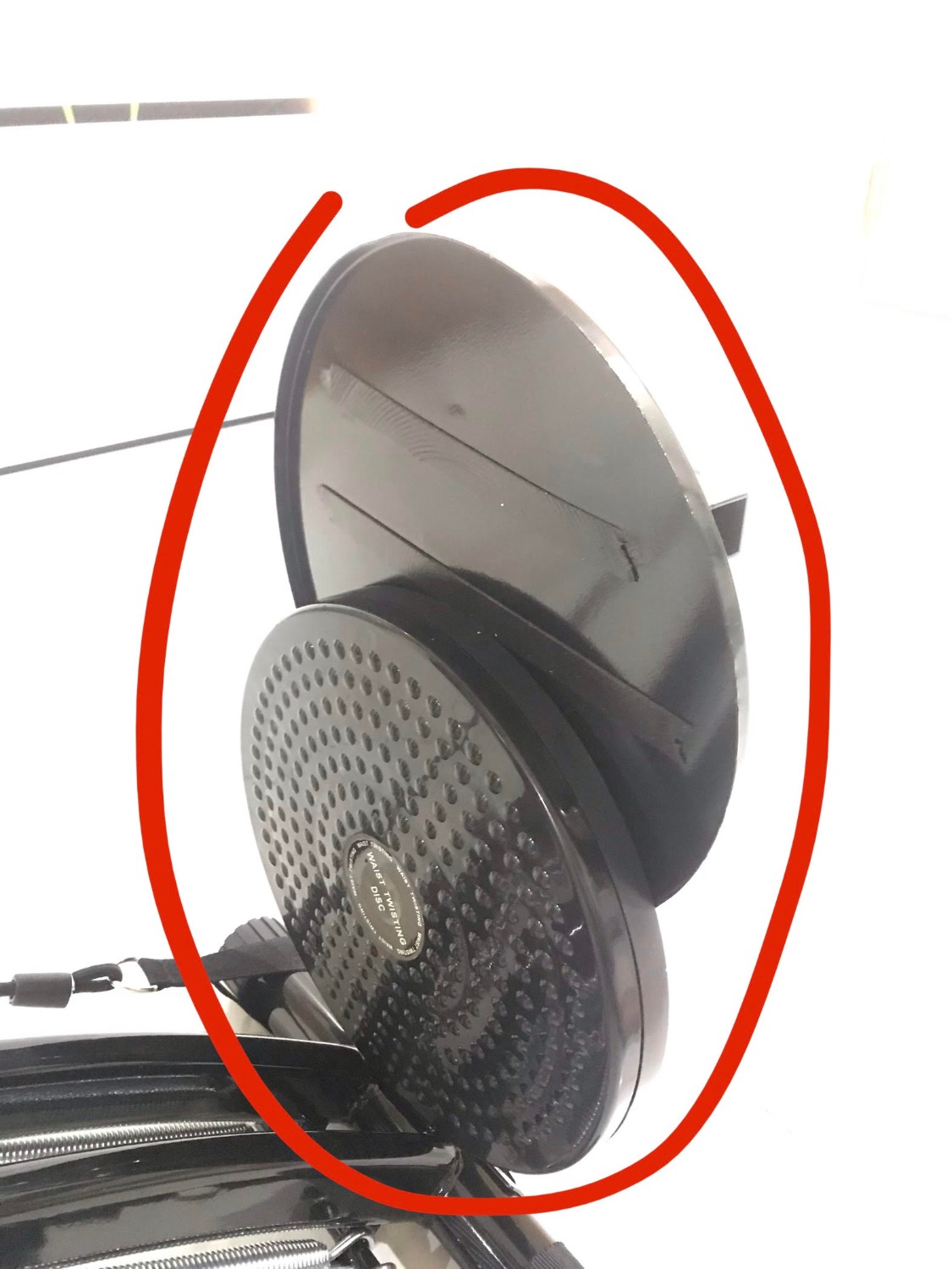 - Đóng gói sản phẩm kém (so với rất nhiều sản phẩm tôi từng mua từ Tiki)
- Sản phẩm giao thiếu linh kiện, bị cong móp, vỡ và bong tróc
- Không sách hướng dẫn
- Không có bất kỳ giấy tờ liên quan thông tin bảo hành sản phẩm