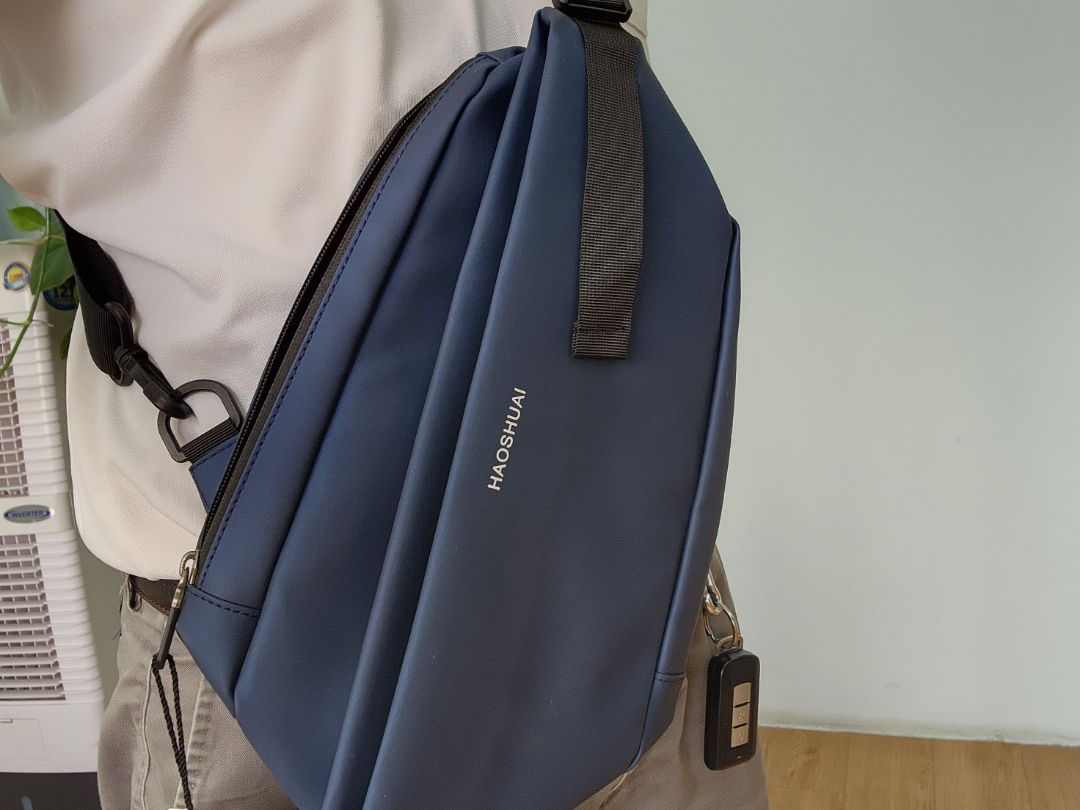 Mới nhận sp chưa dùng nhưng thấy chất liệu khá ổn, nhiều ngăn kéo- đúng hàng Tàu khựa Made