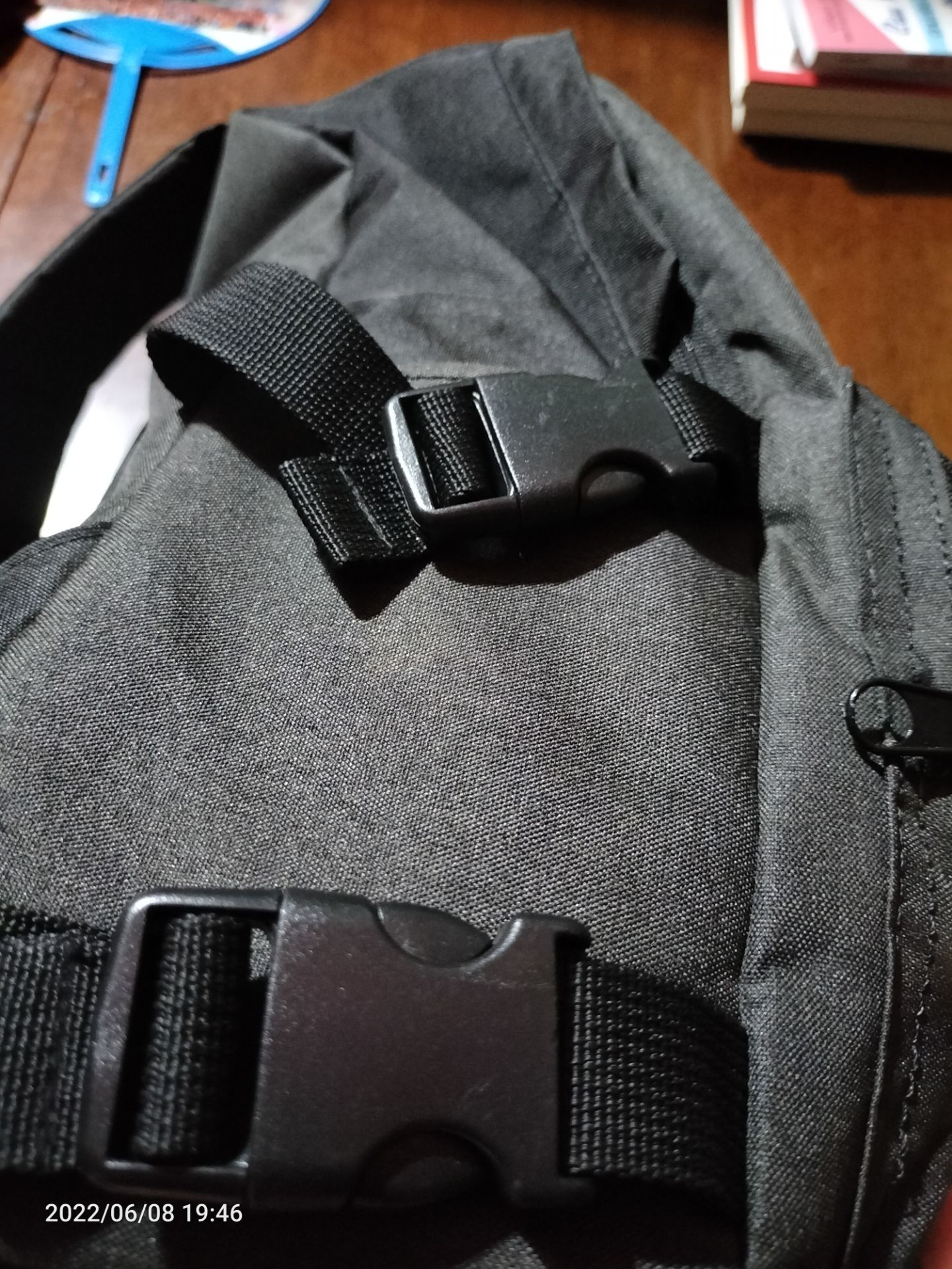 Mình mua lúc sale còn 99k. Áp thêm mã 30/99 nữa nên chỉ còn 69k. Mà cặp rất tốt. Shop đóng gói hàng kĩ. Mình rất ưng ý