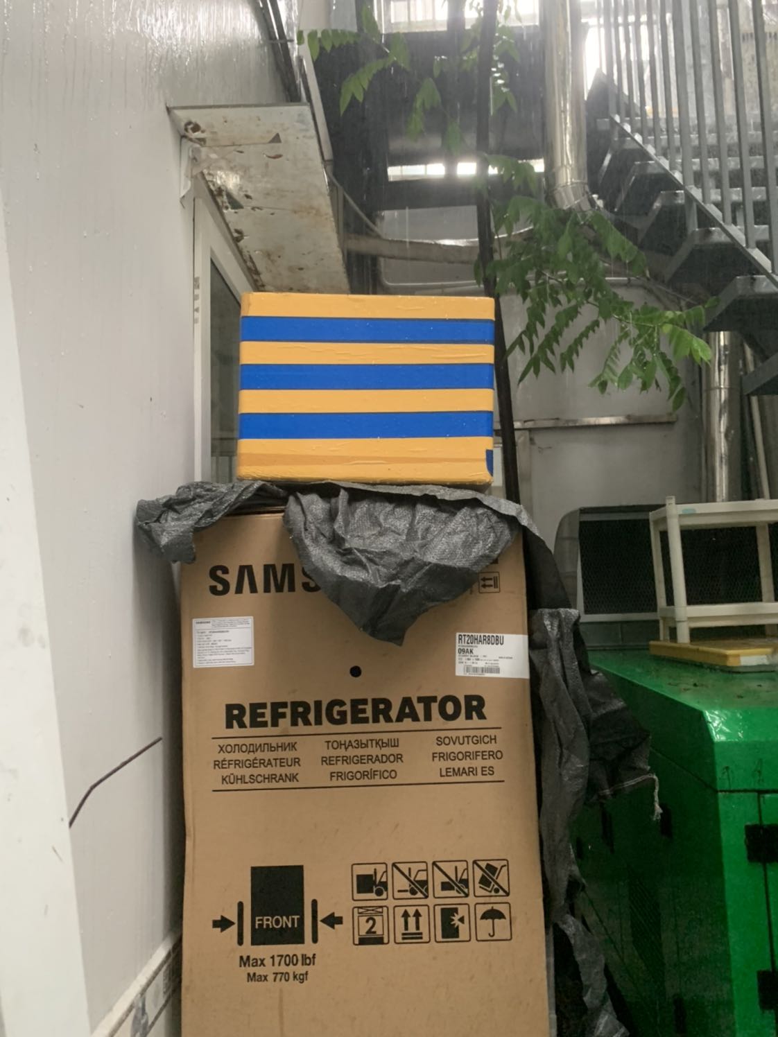 Quá tệ, mua hàng mà không khiêng lên tầng để ở dưới rồi kêu tự sài, sài bằng cách nào, gói có lắp đặt miễn phí rồi giờ lại kêu là tính phí, sao không tự thêm phí vô đi rồi mình trả tiền mang lên hộ mình. Hai đứa con gái sống ở tầng 2 thì khiêng lên bằng niềm tin hả TiKi. Mọi người xem chuẩn xác gói này nha. Quá tệ, 1 ngày quá kinh khủng, từ giờ không mua hàng tiki nữa

Hôm nay ngày 9/10 Gò Vấp mưa tầm tã