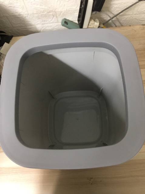 Thương hiệu feidash mình tin dùng 10 năm nay rồi, rất là yên tâm về chất lượng luôn, nhựa dày dặn chắc chắn cực kỳ. Thiết kế phần dấu túi rác rất tinh tế mà thuận mắt ấy, màu sắc Patel sáng trọng. Sẽ thêm shop vào mục yêu thích để ủng hộ thêm, gửi shop 5* nhenn