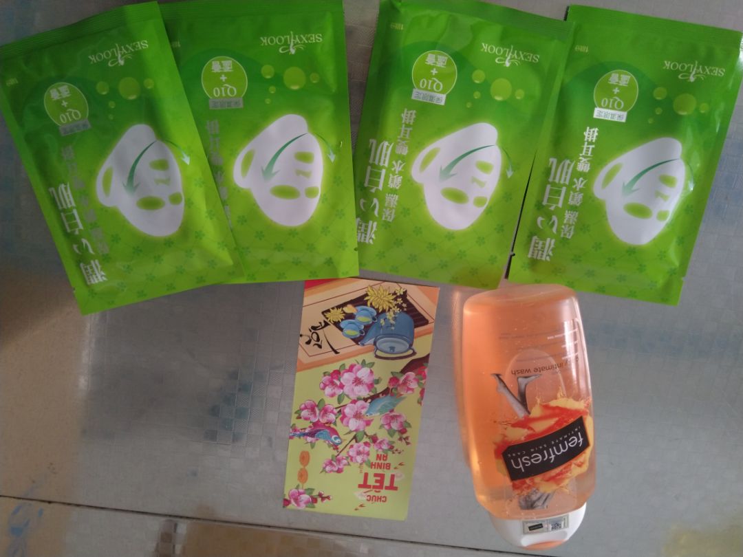 Đóng gói kín đáo, cẩn thận. Có tặng kèm bao lì xì 10k và 4 cái mặt nạ. Chưa sử dụng nên chưa đánh giá chất lượng được.