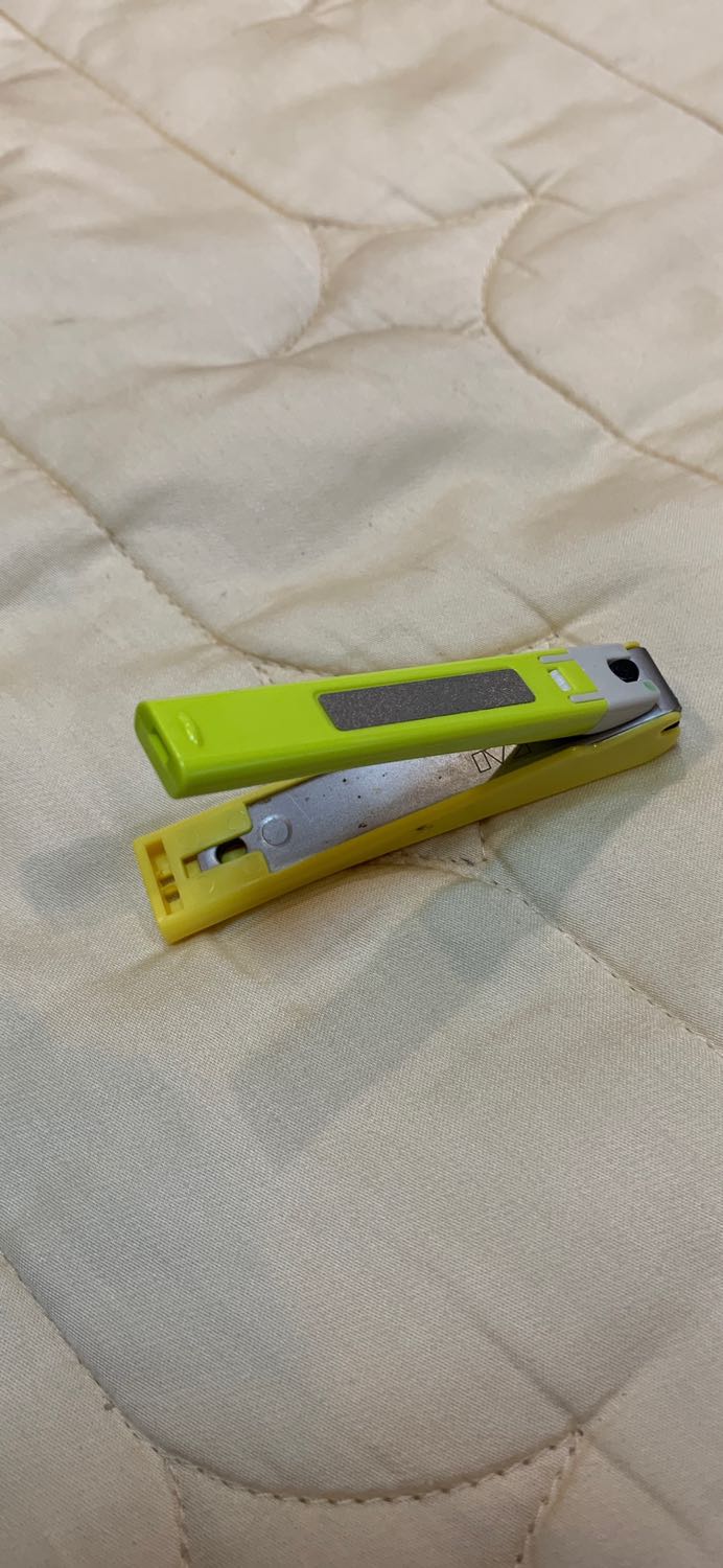 Với giá cả không quá cao, nhưng chất lượng rất tuyệt vời. Lưỡi cắt rất sắc, tiếng kêu khi cắt rất thích, móng cắt ra được giữ lại không bị bắn văng ra ngoài. Nói chung là dùng thấy rất thích và đáng tiền.