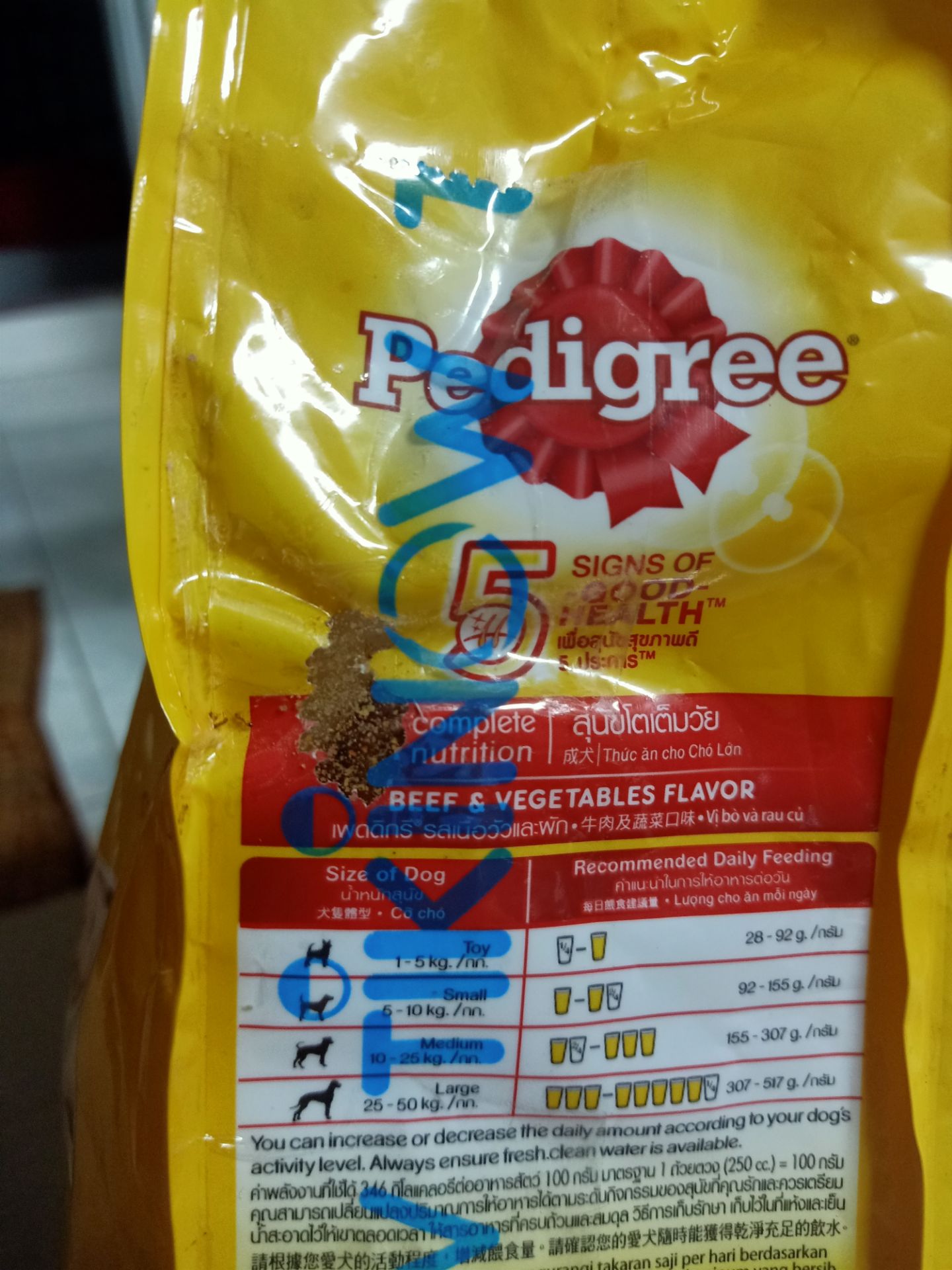 bao bị thủng một lỗ, có dán băng keo trong của tiki che lại, nhận được hàng lúc 3h để mấy tiếng thấy có kiến đi một hàng vào sản phẩm nên mới phát hiện vấn đề.