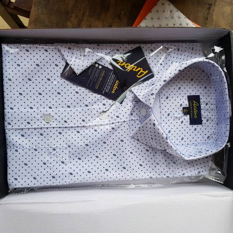 Đã mặc thử áo và rất vừa vặn. Chất vải đẹp, mềm, hàng nhận được giống trên ảnh. nhận được hàng khá nhanh. Shop tư vấn rất nhiệt tình. Ủng hộ shop 5 sao.  Sẽ tiếp tục ủng hộ shop trong thời gian tới