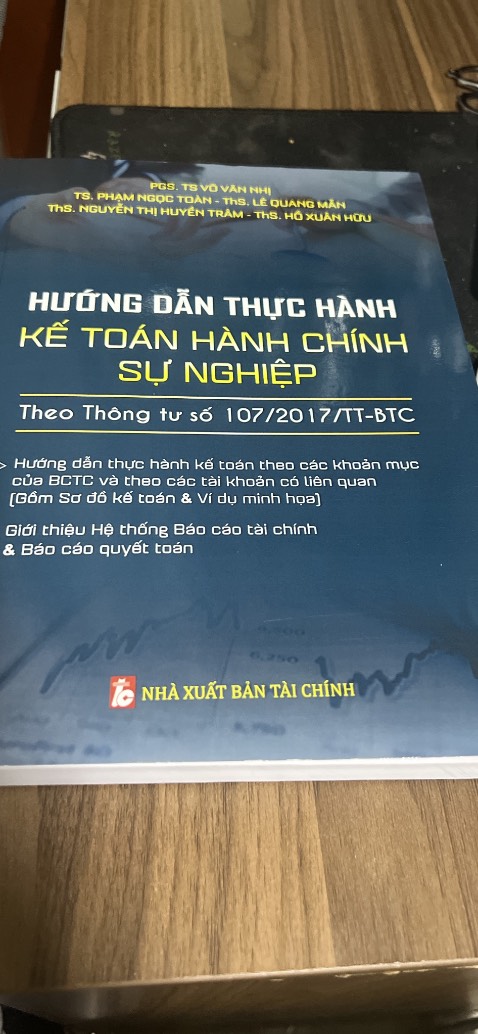 Nặng tay , chắc chắn , màu đẹp