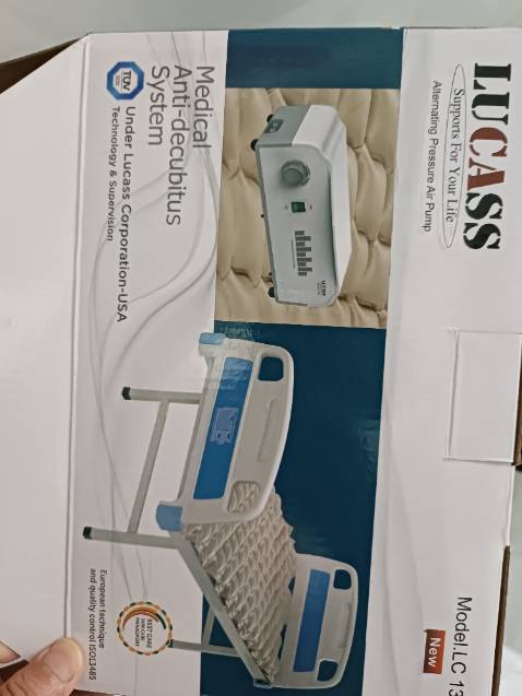 Đệm hơi tiện lợi, có độ phồng và xẹp luân phiên. Thích hợp cho người bệnh nằm lâu.