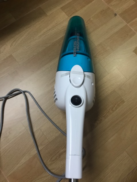 Giao nhanh.với giá thành này mà được con hút bụi lực hút mạnh, không quá nặng, hơi ồn xíu có thể chịu được là quá ổn. Có nhiều dau thay thế. Sản phẩm rất tốt