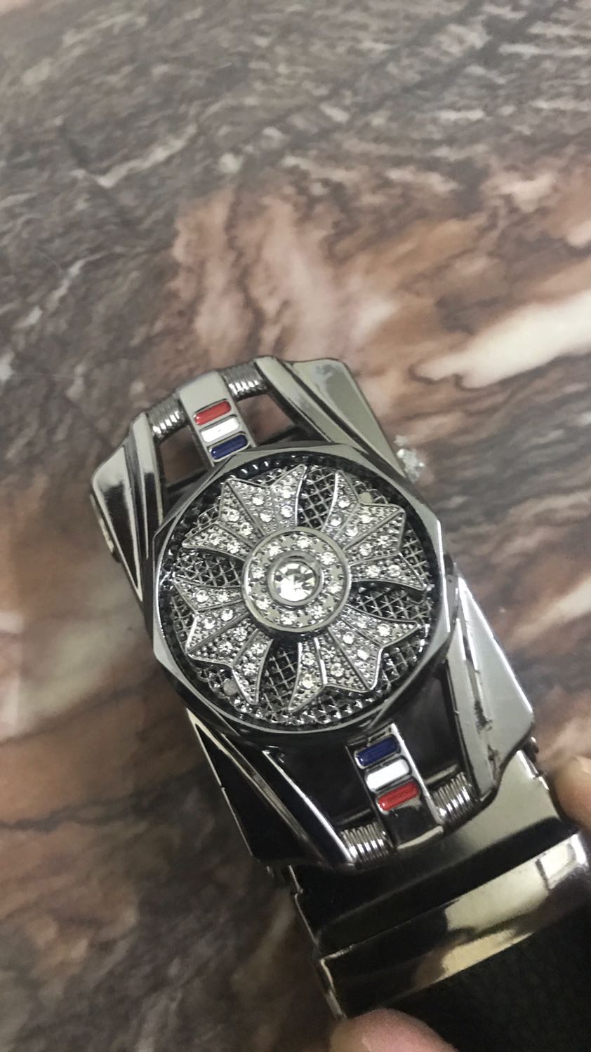 Hàng đúng như mô tả. Thắt lưng rất đẹp. Dễ phối đồ dùng cho quần vải hay quần jean cũng ok. Dây da dài nên bụng mình gần 100 đeo vẫn ok. Da mềm bóng và đẹp. Mình rất hài lòng về chất lượng sản phẩm. Khoá cũng rất dễ đeo koeeur thiết kế tiện lợi. Shop bán hàng uy tín, chất lượng tốt. Cảm ơn shop. Hàng đúng như mô tả. Thắt lưng rất đẹp. Dễ phối đồ dùng cho quần vải hay quần jean cũng ok. Dây da dài nên bụng mình gần 100 đeo vẫn ok. Da mềm bóng và đẹp. Mình rất hài lòng về chất lượng sản phẩm. Khoá cũng rất dễ đeo koeeur thiết kế tiện lợi. Shop bán hàng uy tín, chất lượng tốt. Cảm ơn shop.