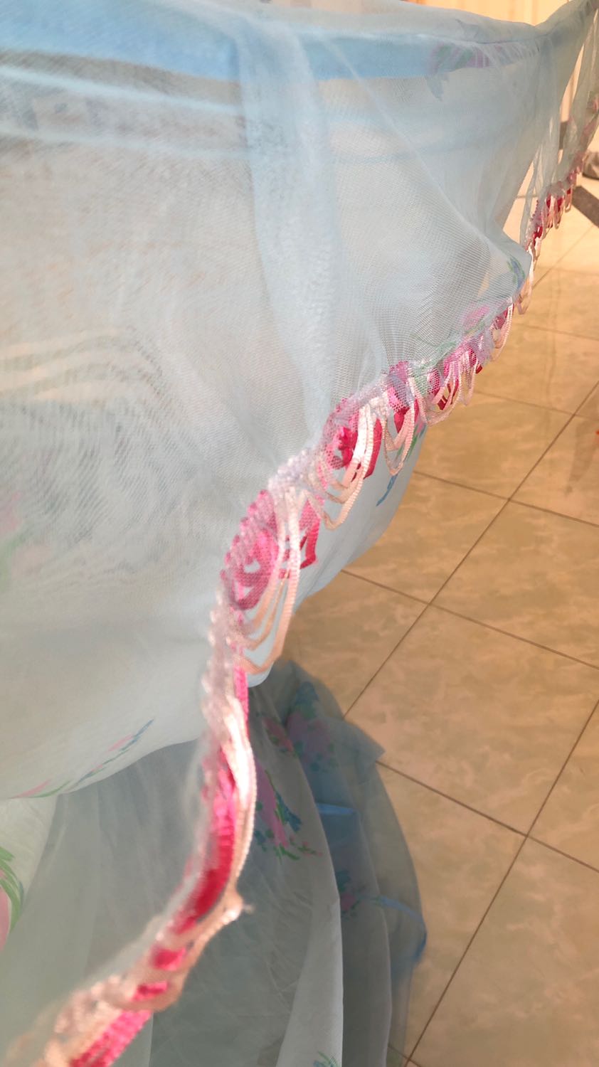 Mùng rất đẹp, không bị muỗi cắn, ngủ ngon. Cảm giác giống như là mùng cho cung điện. Những bạn nào nhà có nhiều muỗi mà muốn ngủ không cần máy lạnh vào mùa này trời đang lạnh thì nên mua cái mùng này.