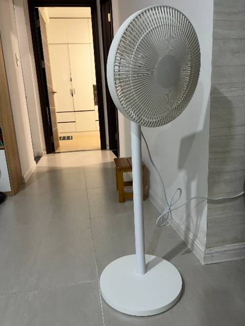 Động cơ mạnh, quạt chạy êm, kiểu dáng đơn giản mà tinh tế trong từng chi tiết...