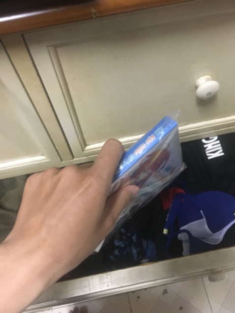 Riêng về sách thì rất tốt, giao hàng cũng nhanh, sáng đặt, chiều đã có nhưng mà mình có tick vào ô sử dụng bookcare nhưng lúc mở hàng ra thì sách chỉ được đựng trong 1 cái bao kính mỏng đơn giản