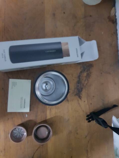 shipper : tân tình, nhanh chóng 5*
hàng : đóng gói có hơi sơ sài nhưng có ghi dễ vỡ thấy an tâm 4.5 *
dịch vụ : 5*
chất lượng sản phẩm : đúng như mô tả, hơi nhỏ, chắc chắn, dễ vệ sinh, 5*