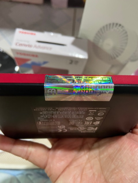 Cảm thấy an tâm hơn khi sử dụng hàng hoá sản xuất theo công nghệ Nhật Bản. Mức giá có thể chấp nhận được, chỉ cao hơn so với sản phẩm cùng tính năng do Đài Loan sản xuất một chút. Và lần này mình chọn Toshiba thay vì WD, Apacer hay Adatar.
Cảm ơn Shop đã gửi hàng có dán tem chất lượng cùng bảo hành và kèm theo quà tặng xinh xắn.
Sản phẩm nhỏ, gọn, màu đẹp và cầm rất chắc tay. Tốc độ sao chép dữ liệu nhanh, ổ cứng chạy mượt không phát ra âm thanh ồn ào.
Bên trên là nhận xét của cá nhân sau khi dùng thử sản phẩm. Cảm thấy an tâm hơn khi sử dụng hàng hoá sản xuất theo công nghệ Nhật Bản. Mức giá có thể chấp nhận được, chỉ cao hơn so với sản phẩm cùng tính năng do Đài Loan sản xuất một chút. Và lần này mình chọn Toshiba thay vì WD, Apacer hay Adatar.
Cảm ơn Shop đã gửi hàng có dán tem chất lượng cùng bảo hành và kèm theo quà tặng xinh xắn.
Sản phẩm nhỏ, gọn, màu đẹp và cầm rất chắc tay. Tốc độ sao chép dữ liệu nhanh, ổ cứng chạy mượt không phát ra âm thanh ồn ào.
Bên trên là nhận xét của cá nhân sau khi dùng thử sản phẩm.