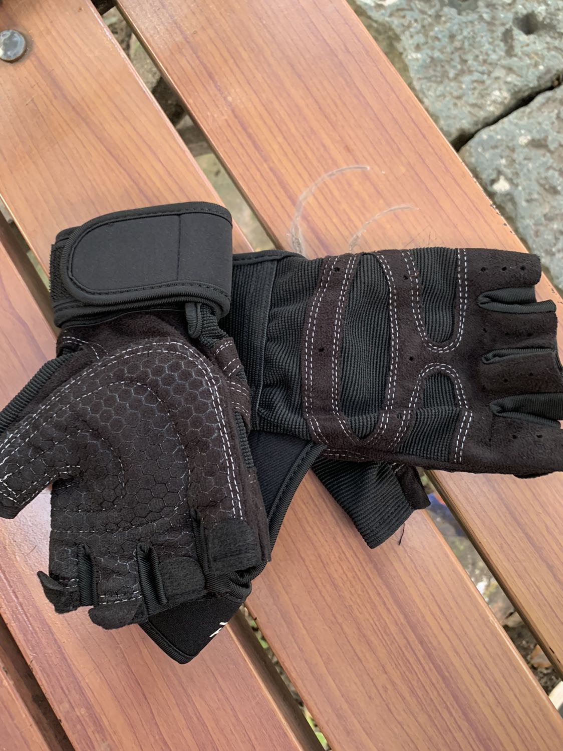 Sản phẩm tốt, giao hàng nhanh. Giá thành so với chất lượng hợp lý