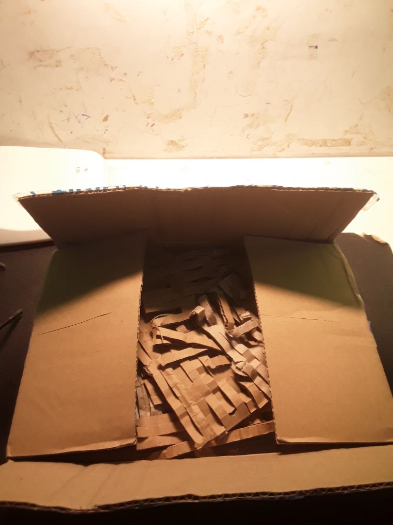 Sách được đóng gói rất kỹ càng, đây là lần thứ 2 mình mua sách trên tiki  và trải nghiệm cực kỳ tốt, sách được giao rất nhanh tầm 2-3 ngày, có điều mình tải app xuống và sử dụng có vài trục trặc. Mình mua cuốn ngôi nhà bên bờ biển xanh thẳm khi được sale giảm còn 87k. Sách có bookmark kèm theo. Bìa sách siêu dễ thương phù hợp đọc cho mùa hè.